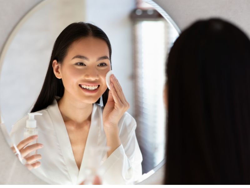 Rửa mặt nhẹ nhàng nước sạch sau khi lấy nhân mụn Rửa mặt nhẹ nhàng nước sạch sau khi lấy nhân mụn