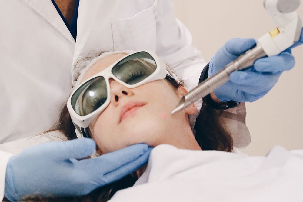 Laser toning trẻ hóa da mặt không bóc tách