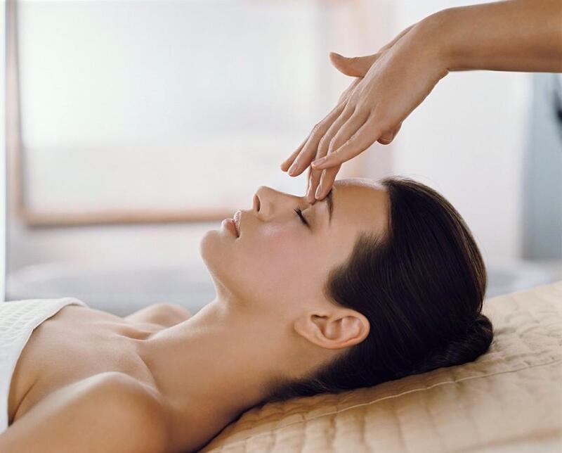 Massage vùng mắt giảm bọng sưng Massage vùng mắt giảm bọng sưng