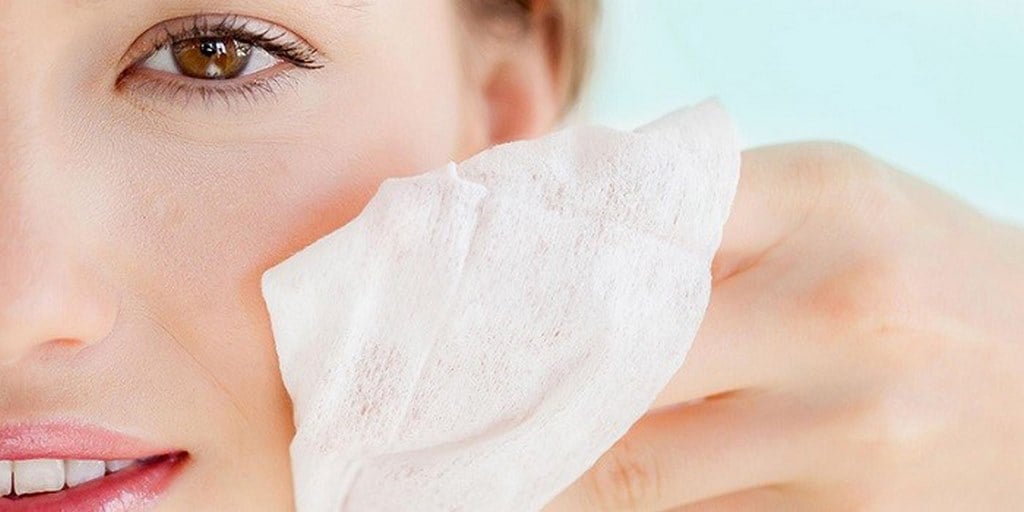 Tẩy trang loại bỏ bụi bẩn